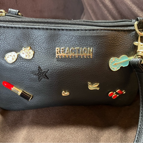 Kenneth Cole Reaction crossbody or shoulder strap wallet. Strap is adjustable - Picture 2 of 10